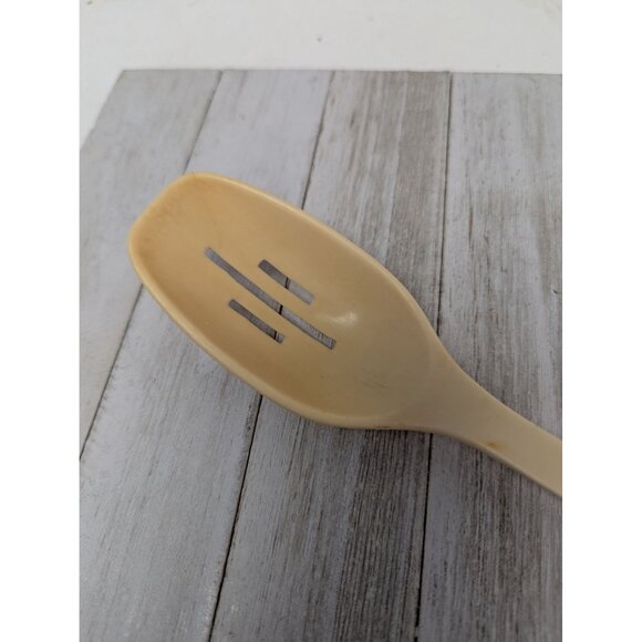 Vintage Lustro Ware Tan Almond Nylon Plastic Slotted Spoon 11" - Picture 2 of 7